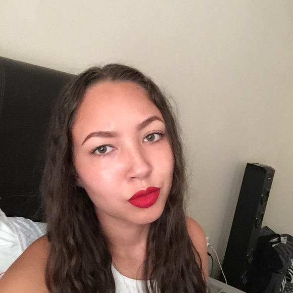 Meet your Posher, Emily - Picture 3 of 6